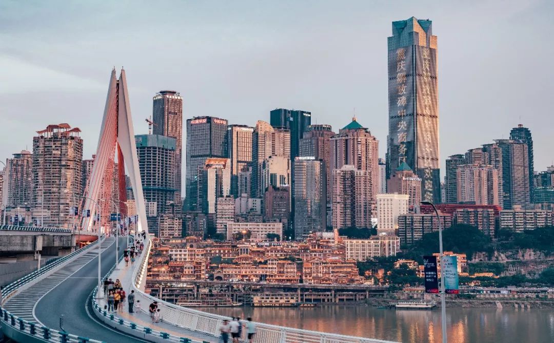 山城魅力，重庆——独特魅力与挑战交织之城
